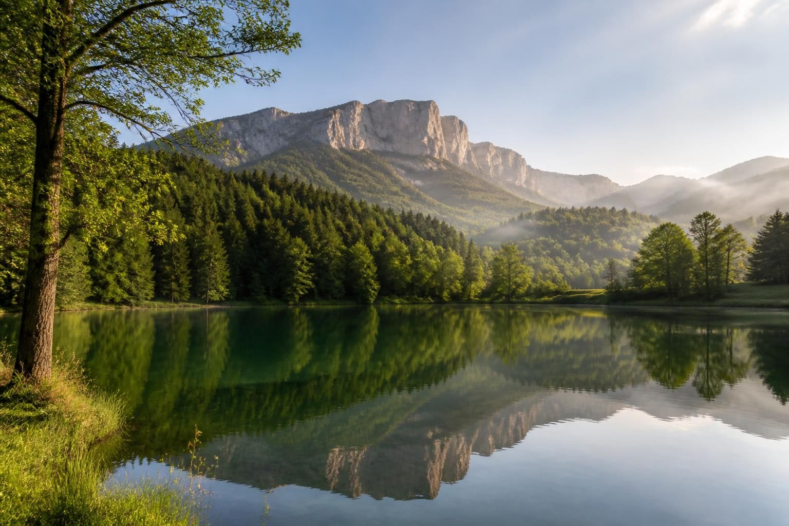 découvrez le lac du marandan, une escapade nature idéale entre montagnes majestueuses et sérénité absolue. parfait pour une pause détente en pleine nature.