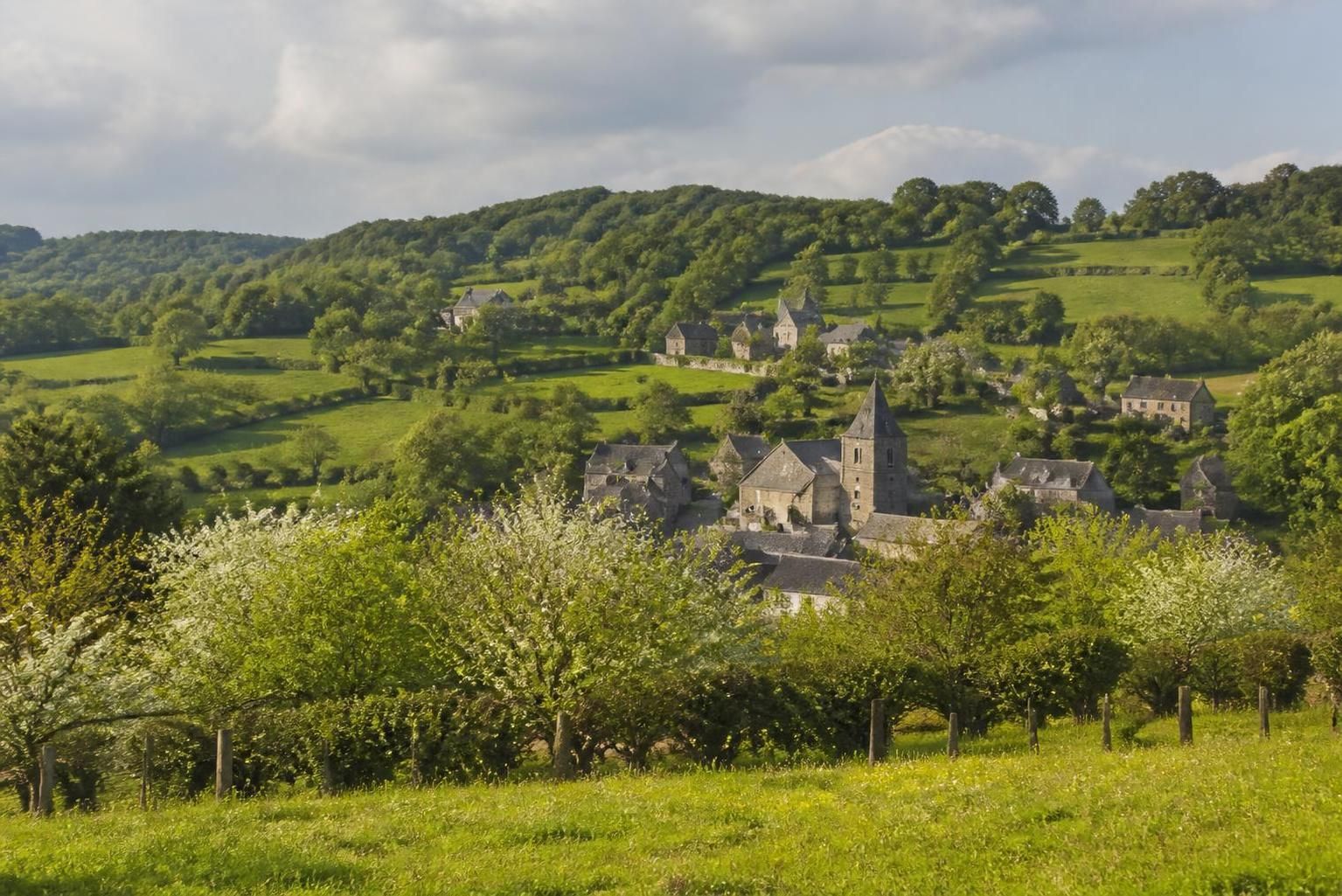 découvrez le limousin creuse, une escapade nature entre bocages verdoyants et villages authentiques, idéale pour les amoureux de paysages préservés et de traditions rurales.